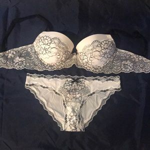 New Victoria’s Secret matching Bra and Panty Set